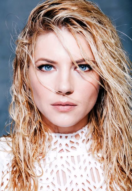 Katheryn Winnick nude star photos