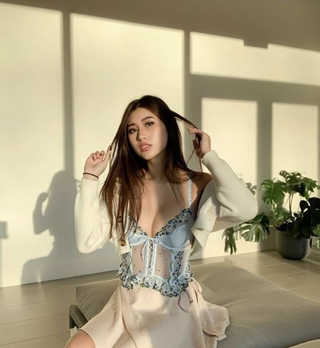 Fionaylin pretty actress pic