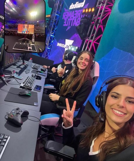 Develique naked model picture