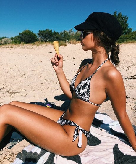 Develique pretty actress pictures