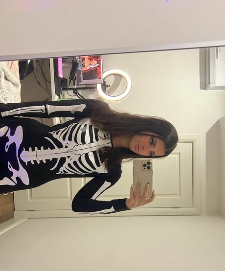 Develique free actress gallery