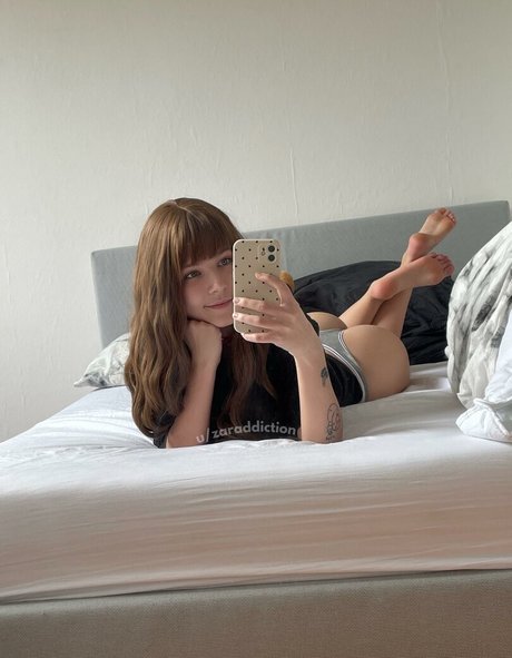 Zaraddiction naked star photos