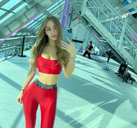 valentivi xxx model pic