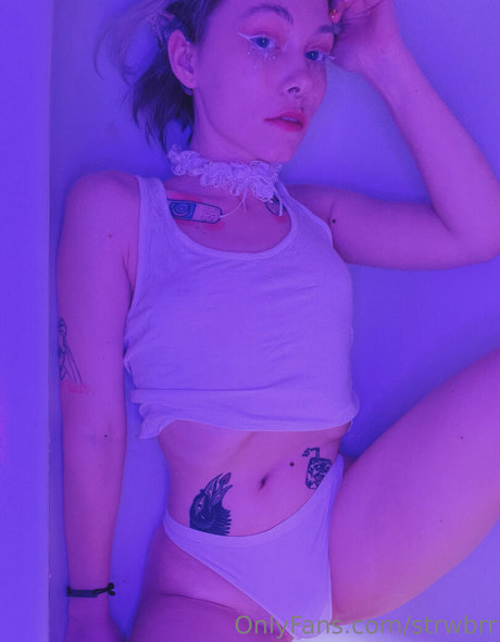 strwbrr hot model archive