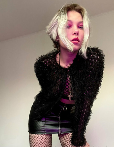 strwbrr erotic actress picture