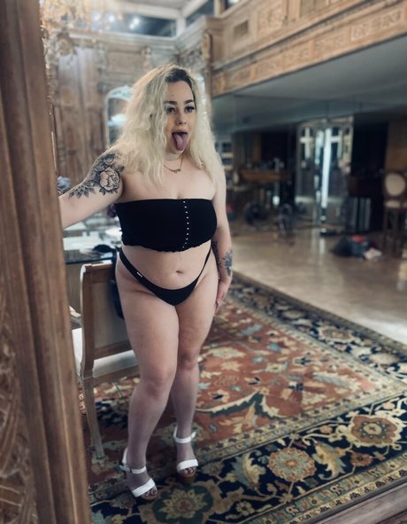 hailey rae20 nude pornstar image