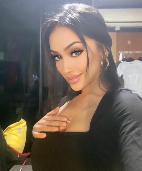 Lenny Emelda pornstar nudes gallery