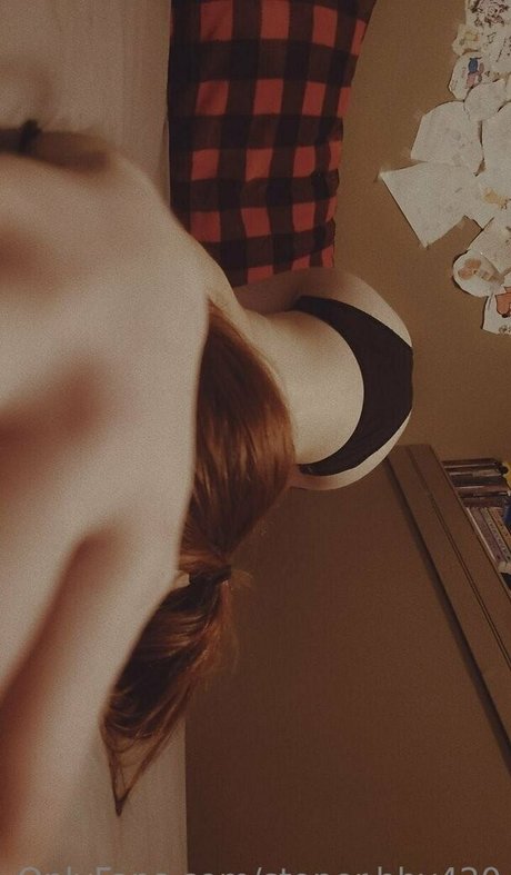 stoner bby420 pornstar erotic pic