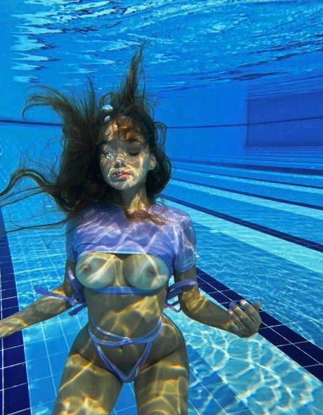 Seltinsweety star erotic photo