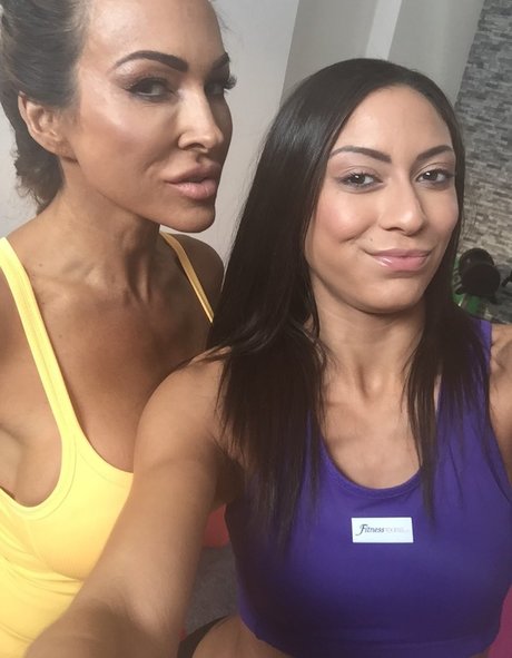 Cassie Del Isla model top archive