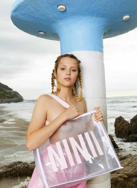 Angele Van Laeken hot star photo