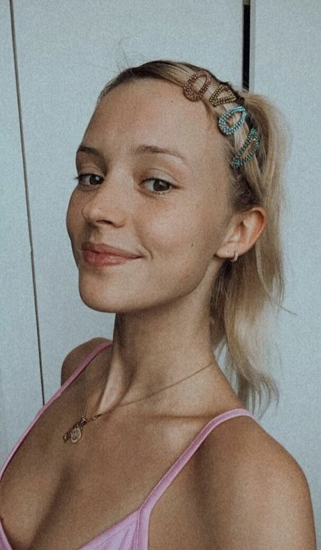 Angele Van Laeken Profile pic