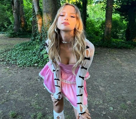 Angele Van Laeken xxx actress galleries