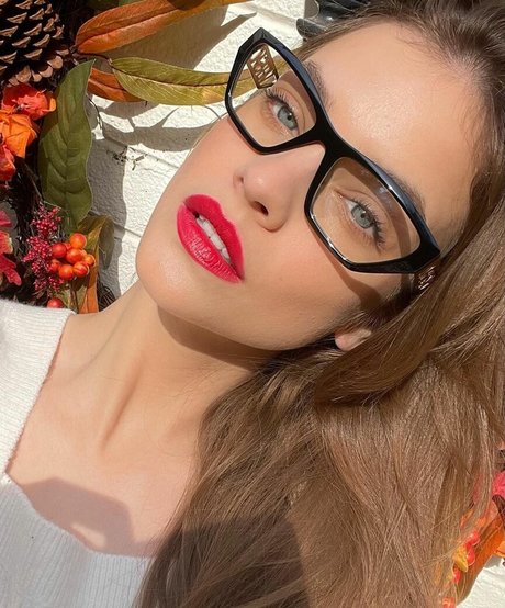 Barbara Palvin Profile pic