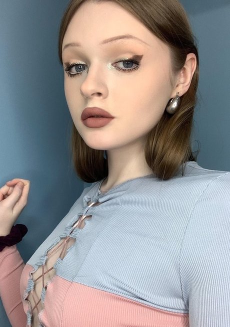 Genderflipflops nude model pic