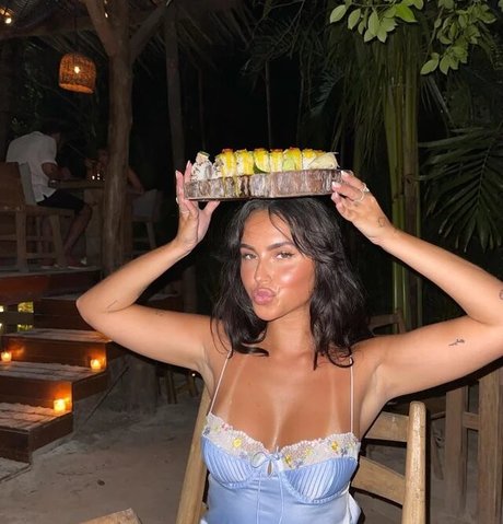 Claudia Tihan model hd pictures