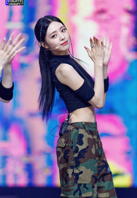 itzy all in us actress photos