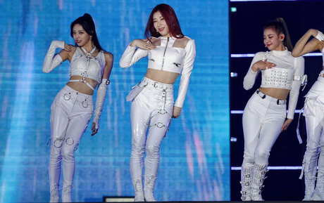 itzy all in us naked model picture