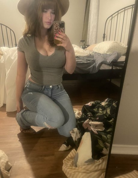 Hollyhawthorne nude model img