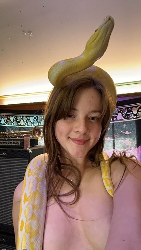 snaakecharmerr hot model galleries