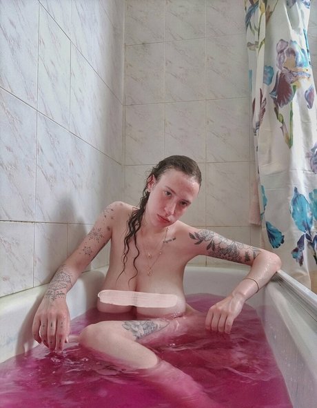 Yasmin avrahami model free image