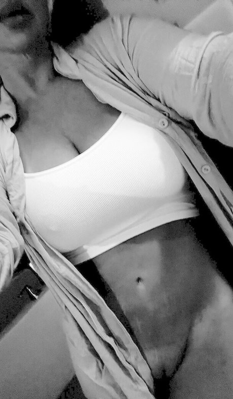 Wiso33 nude model photos