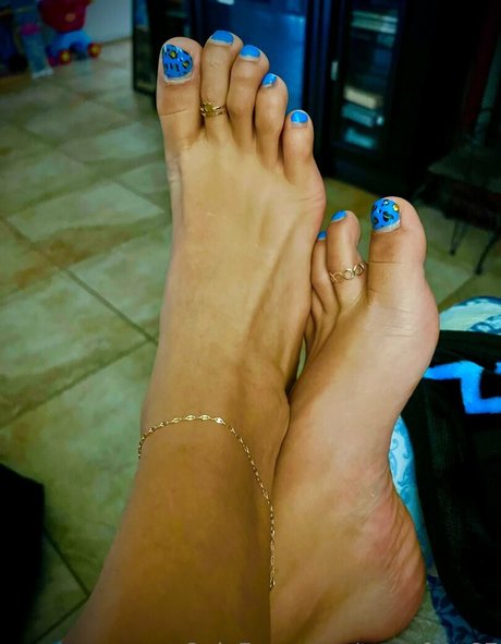 tgirlfeet35 art star pic