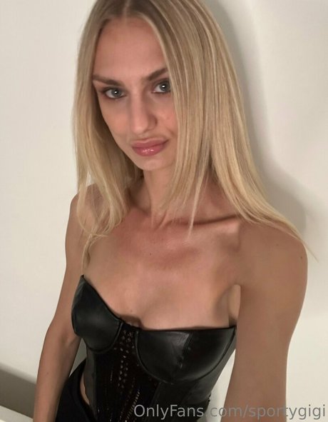 gigixgossiptalk model top image