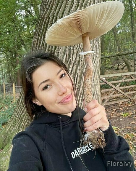 floraivyfree high quality actress photo