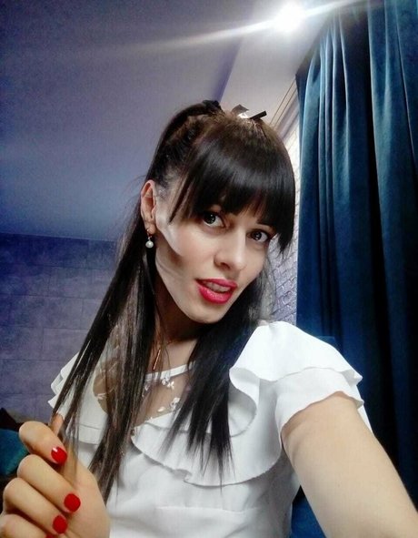 natalieflowers hot pornstar pic