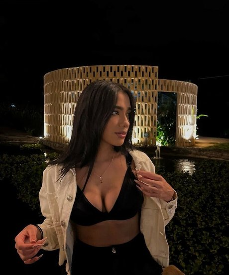 Dua Lupe free model pictures