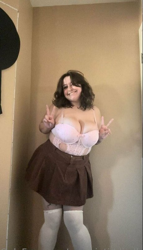 yourbigtiddiedlamb pornstar adult pictures