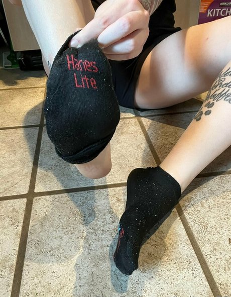 loritoes32 nude actress image