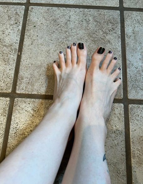 loritoes32 star nude galleries