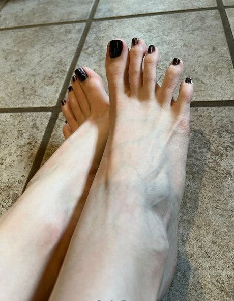 loritoes32 top model pictures