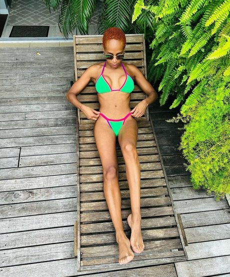 Karol Conka adult model images