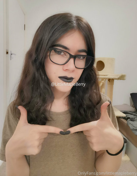 LittleMapleBerry exclusive model pics