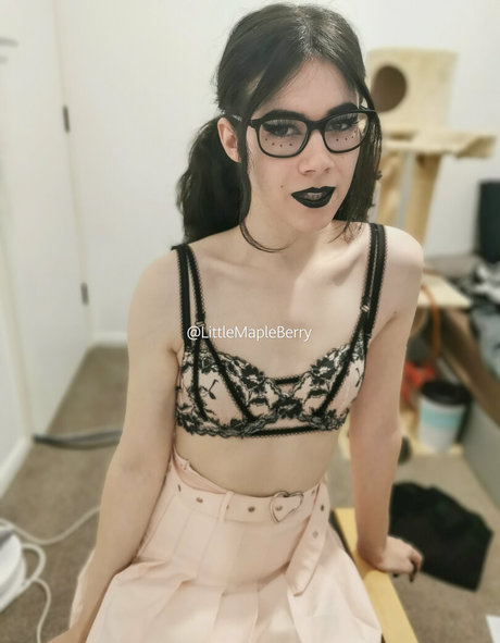 LittleMapleBerry pornstar pretty images