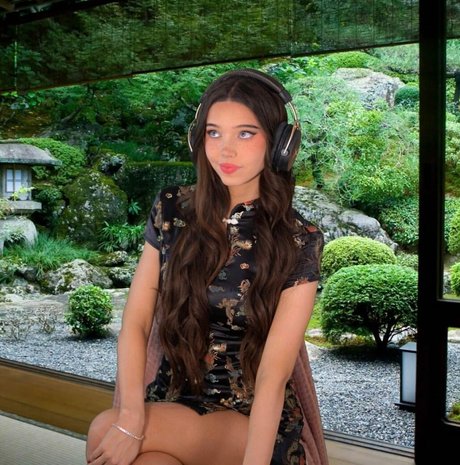 lydiaviolet star naked img