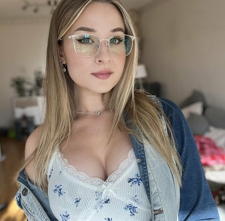 elina twich top actress pic