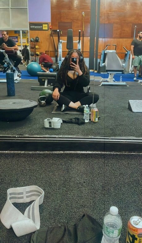 safiyaswrld model high quality pictures