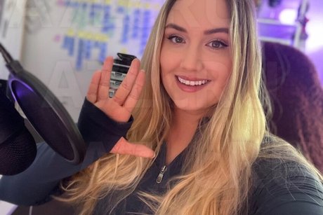 Naomi Kyle pretty actress images