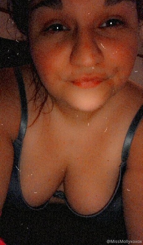 begformolly star nude photos