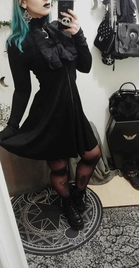 lunaticalwitchfree model erotic galleries