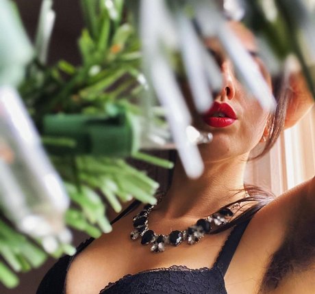 Scarlet Labelle art star pic