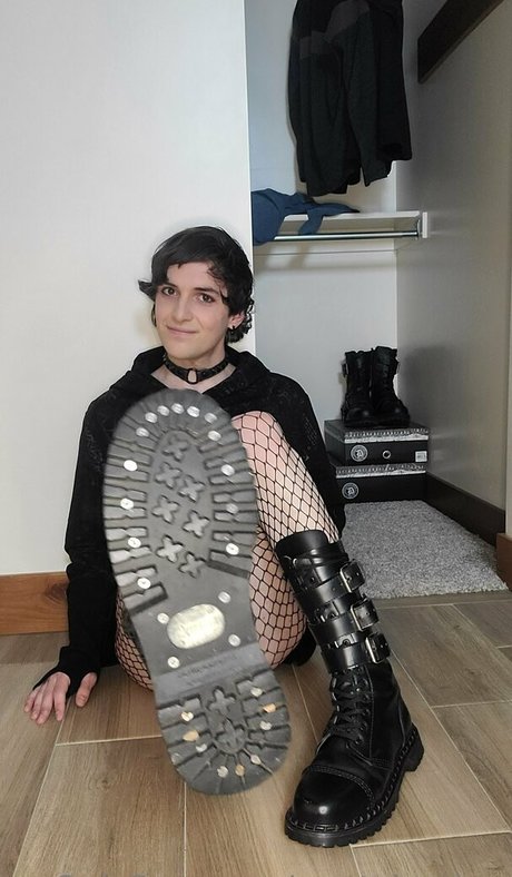 matteleather erotic model picture