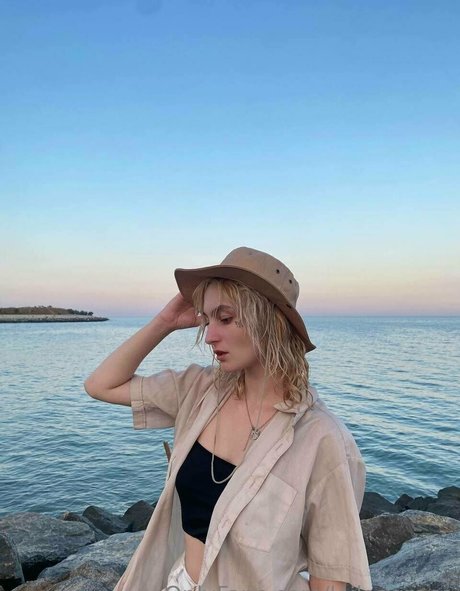 leilaagrace naked star pics