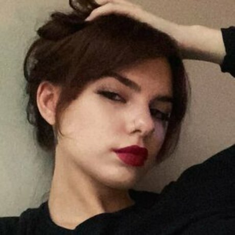 Srullaa model top picture