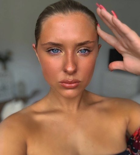 Morgan B erotic model galleries