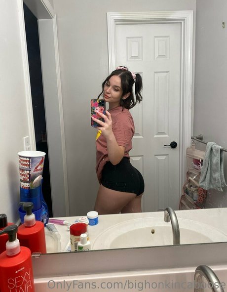 bighonkincaboose erotic pornstar photos